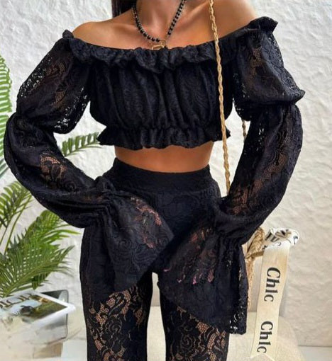 Completo Elegante in Pizzo - Top Crop e Pantaloni Coordinati