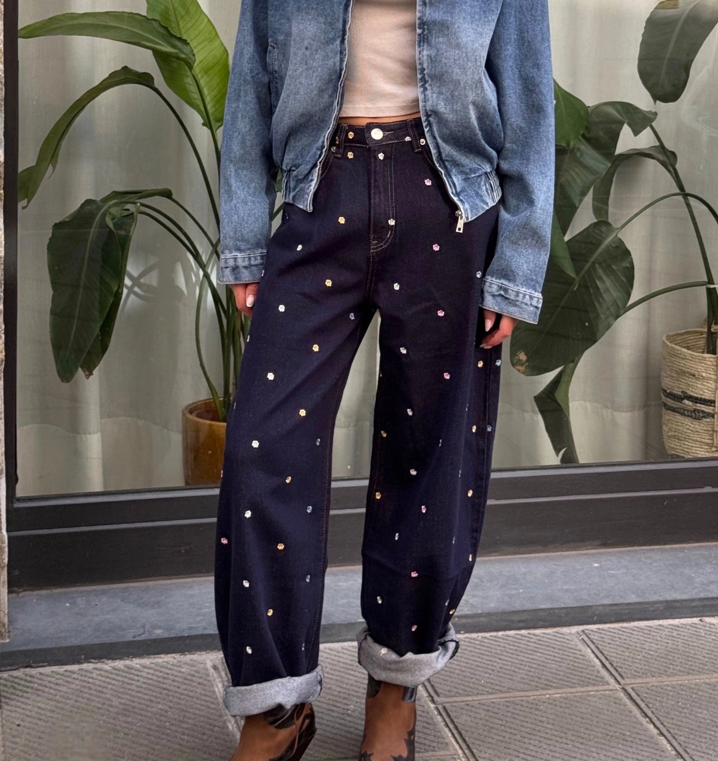Jeans Boyfriend Scuri con Margherite - Stile Vintage