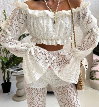 Completo Elegante in Pizzo - Top Crop e Pantaloni Coordinati