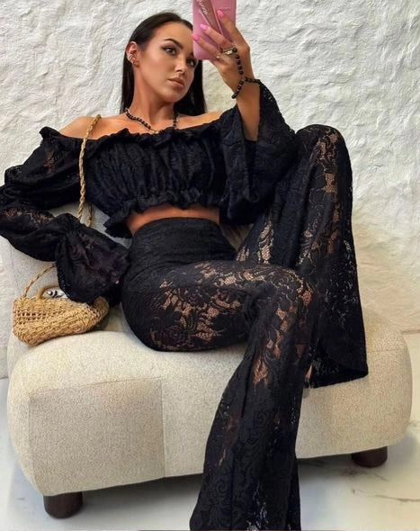 Completo Elegante in Pizzo - Top Crop e Pantaloni Coordinati