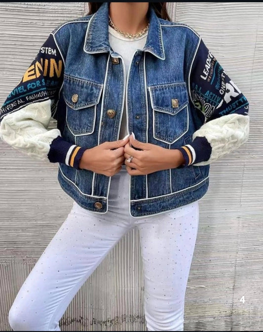 Giacca di Jeans Vintage con Dettagli Colorati